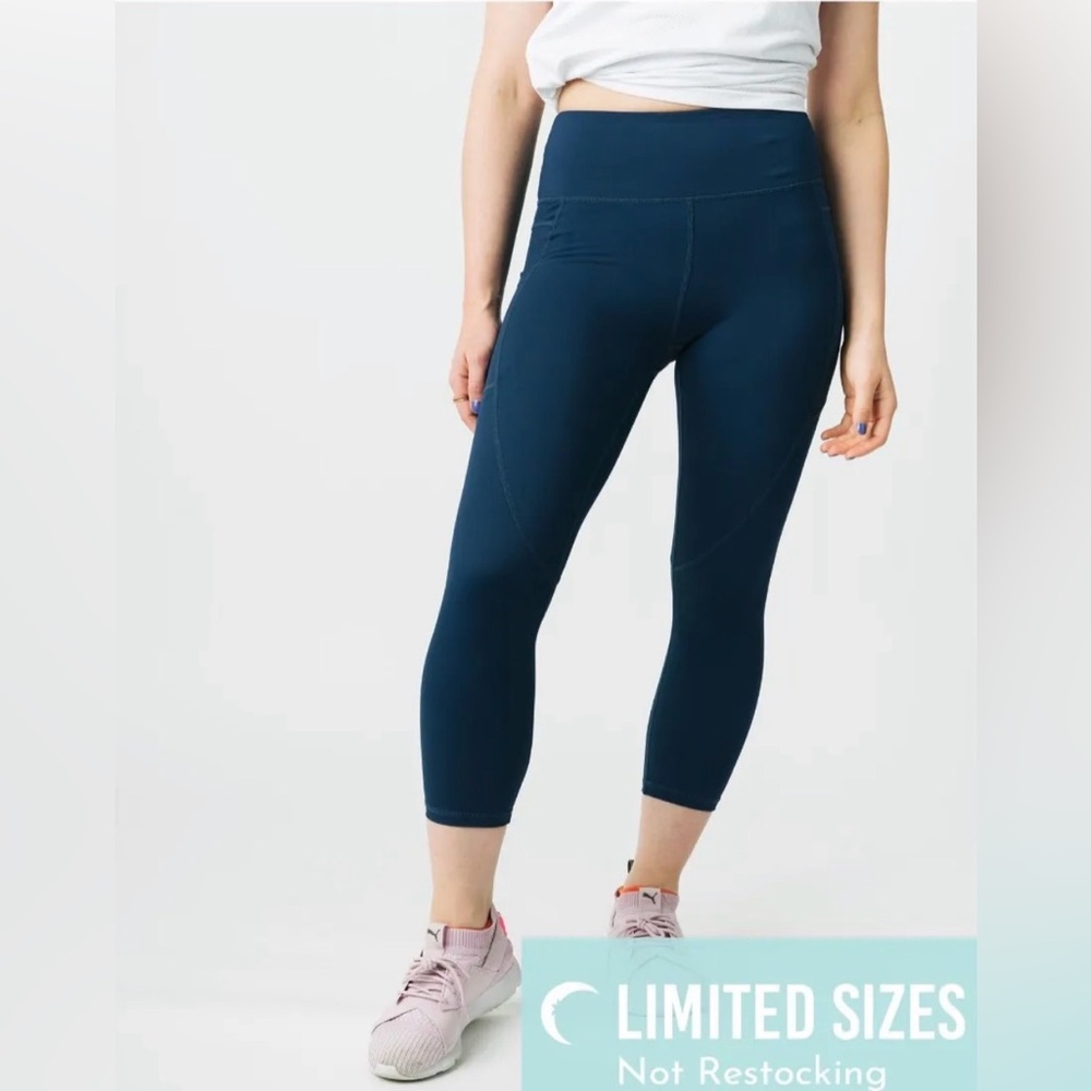 Zyia Navy Pocket Light n Tight Hi-rise Capri 20"